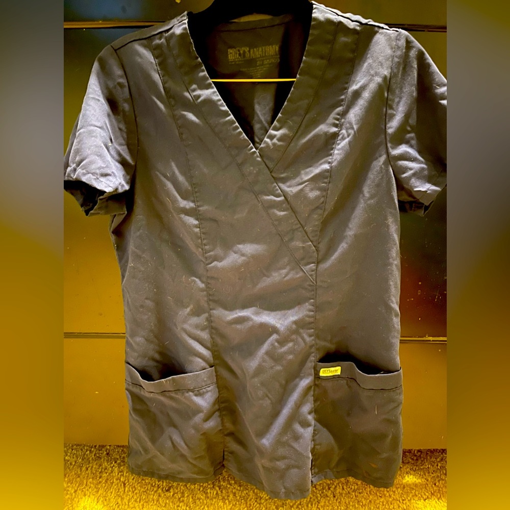 Grey’s anatomy navy scrub top